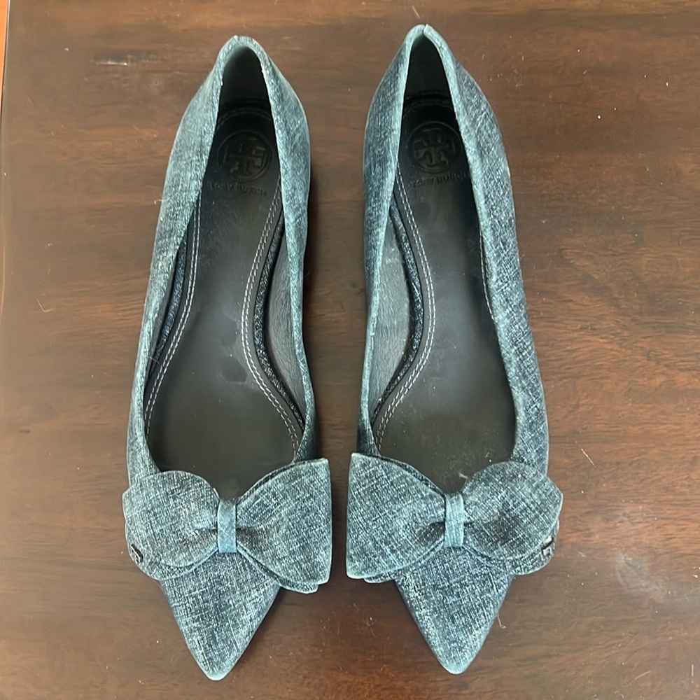 Beautiful Tory Burch flats with Bow detail 7.5
